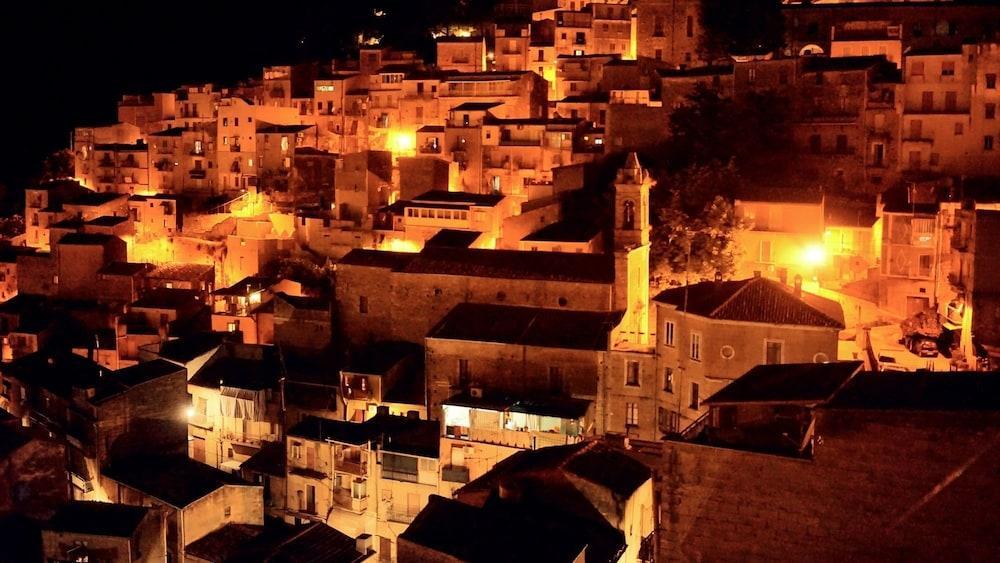 B&B Dimora Del Conte Piazza Armerina Bagian luar foto